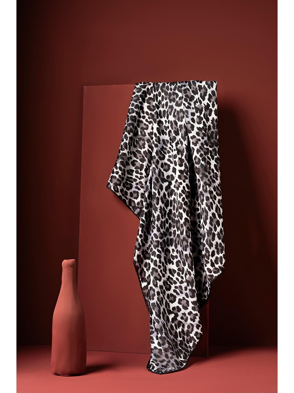 Siyah Kadın Leoparlı Soft Eşarp