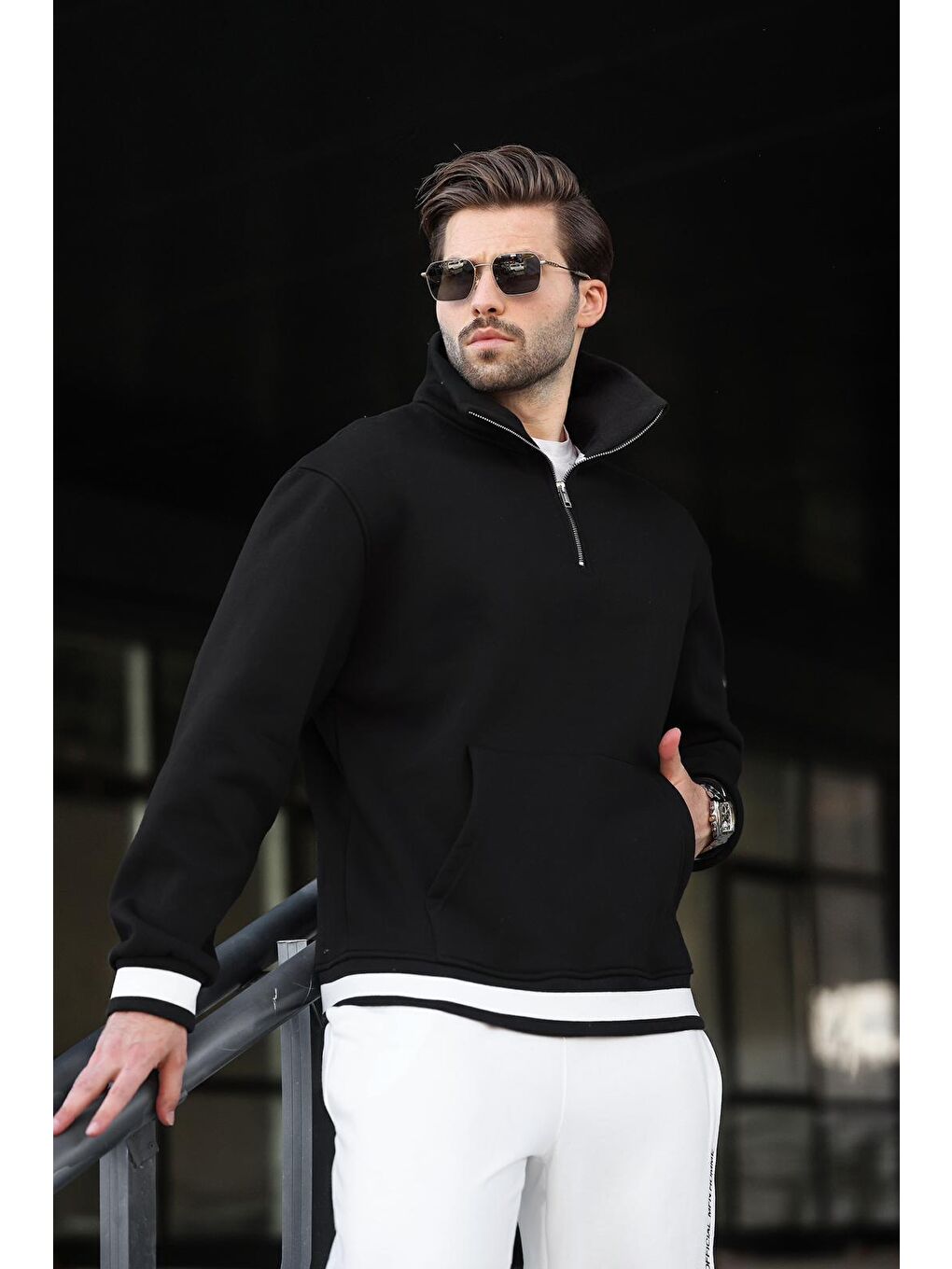 Siyah Fermuarlı Dik Yaka Kanguru Cep Erkek Sweatshirt E7159-2