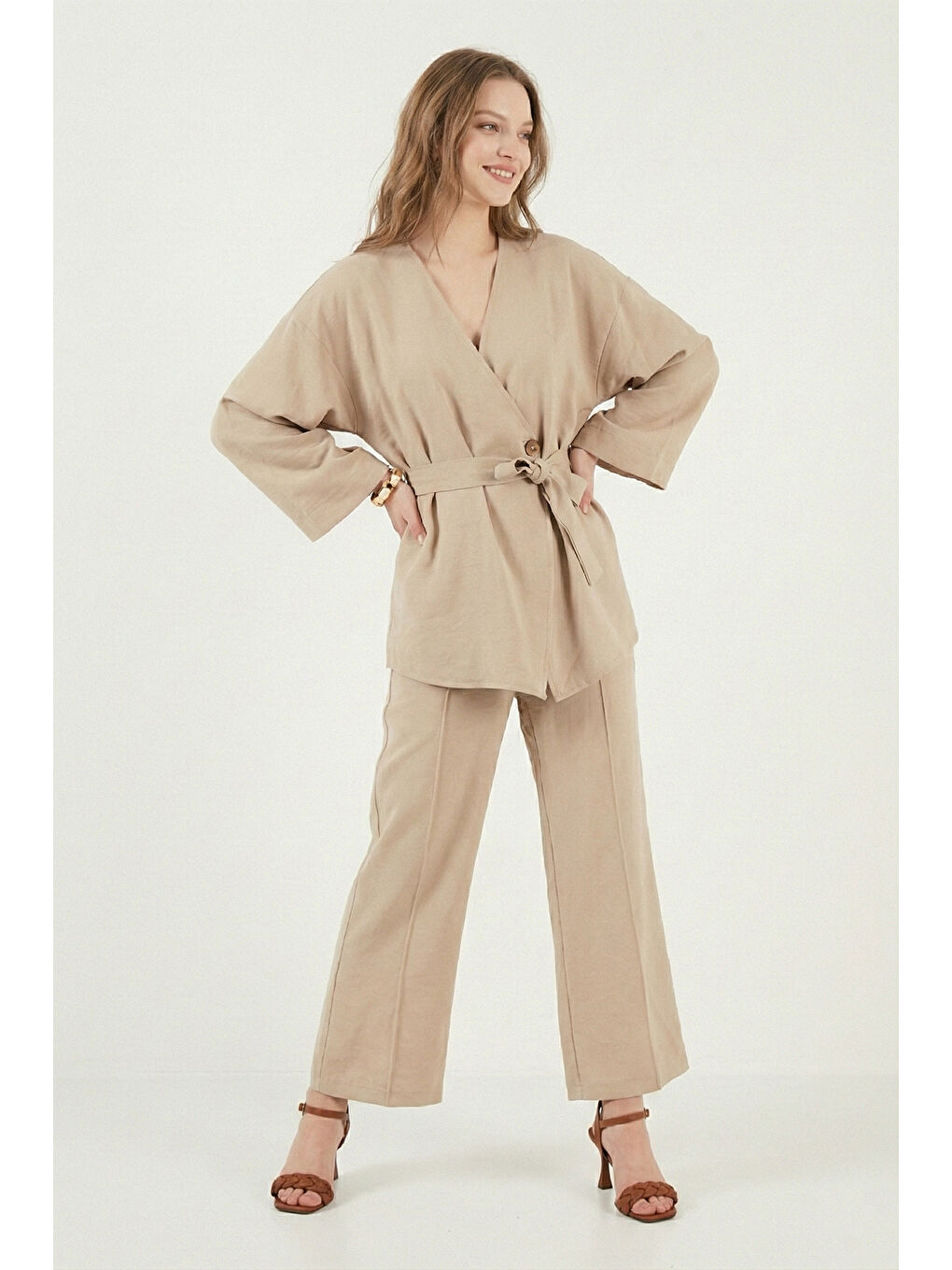 Bej Regular Fit Bağlama Detaylı V Yaka Uzun Kollu Çimalı Kadın Takım 6928892-1