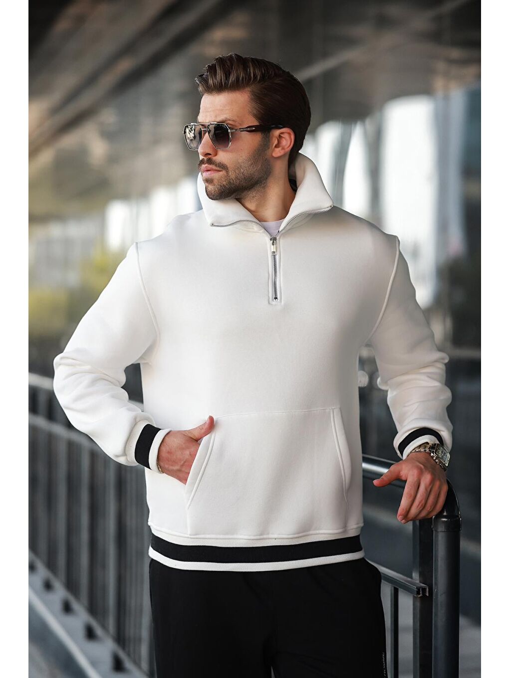 Ekru Fermuarlı Dik Yaka Kanguru Cep Erkek Sweatshirt E7159