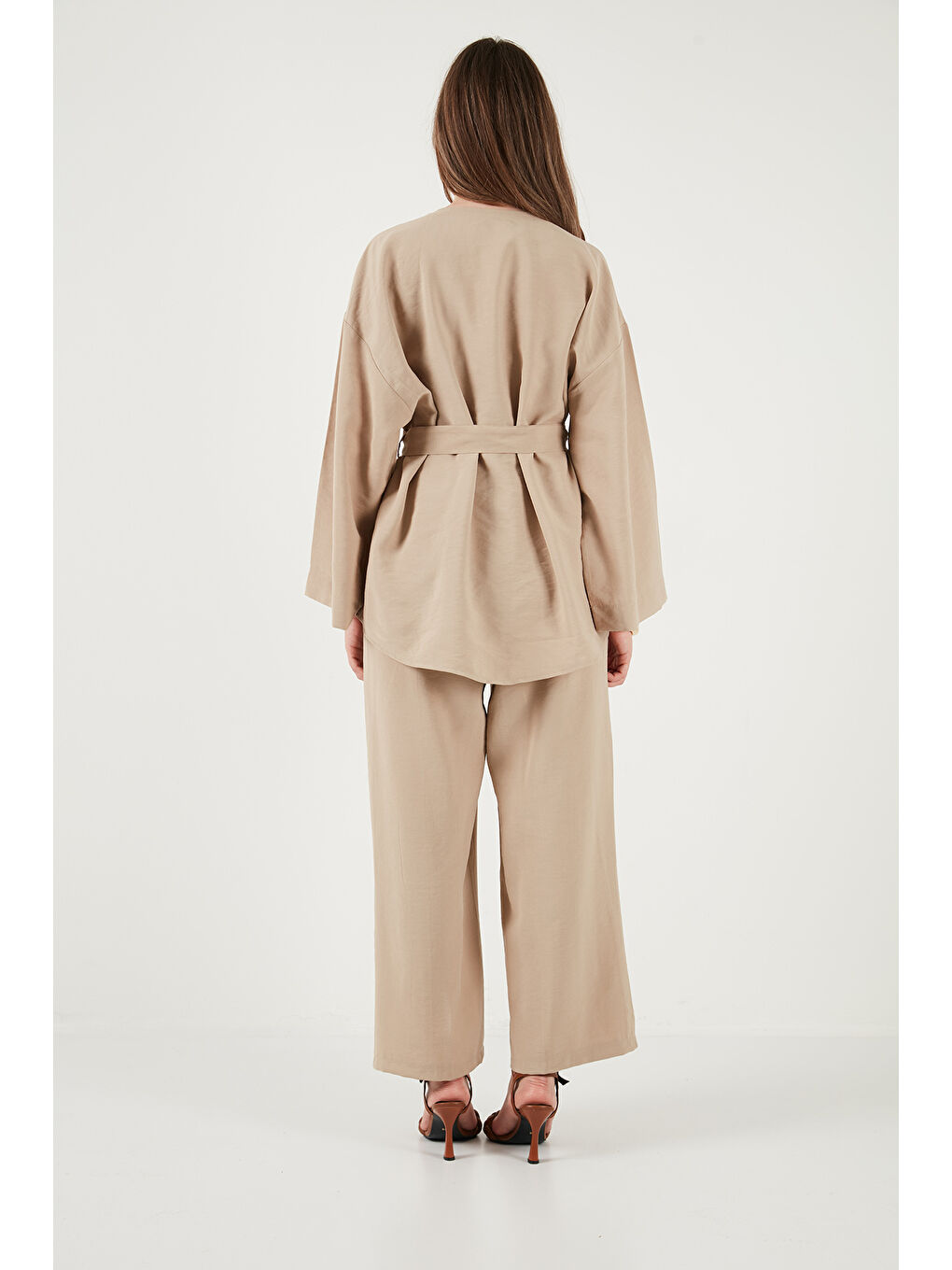 Bej Regular Fit Bağlama Detaylı V Yaka Uzun Kollu Çimalı Kadın Takım 6928892-6