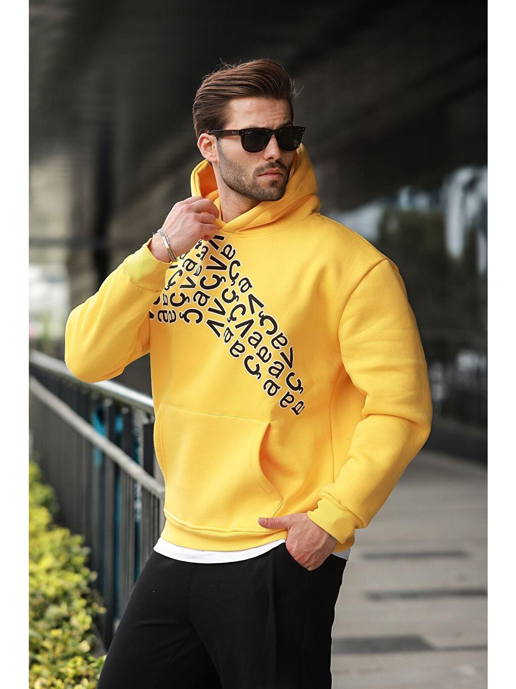 Sarı Baskılı Kapüşonlu Erkek Sweatshirt E7160-1