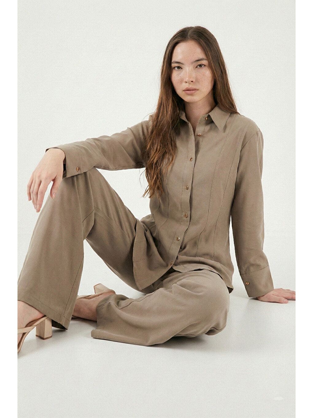 Haki Regular Fit Klasik Yaka Belden Oturan Kadın Gömlek Takım 6928872-3