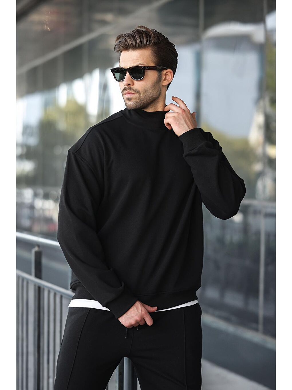 Siyah Yarım Balıkçı Yaka Erkek Basic Sweatshirt E7158-3