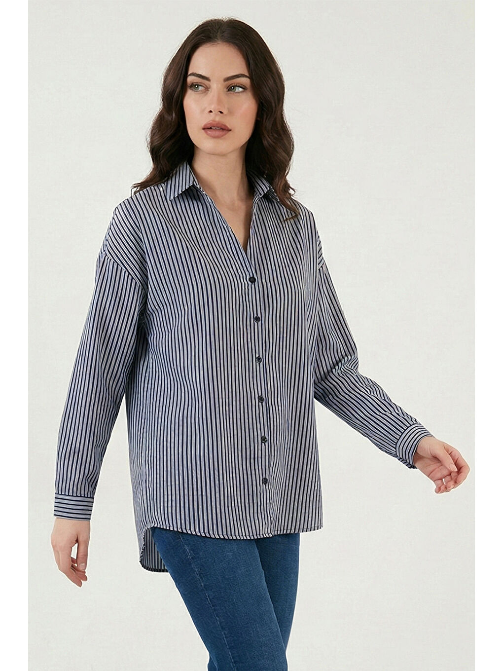 Siyah Çizgili Oversize Fit Klasik Yaka Uzun Kollu Kadın Gömlek 6925475-3