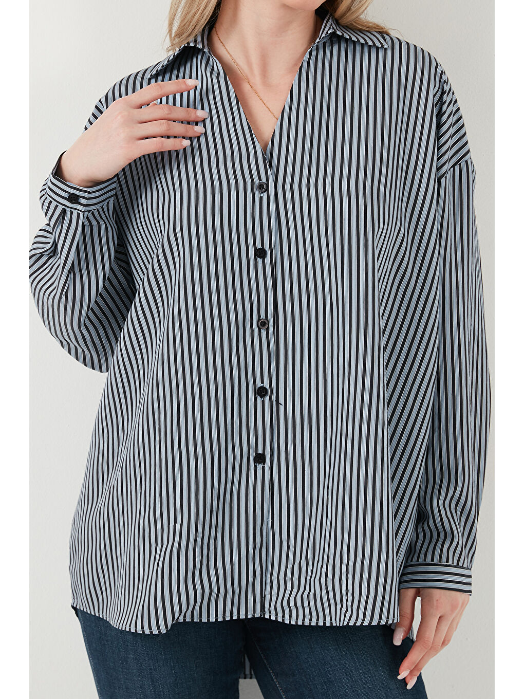 Siyah Çizgili Oversize Fit Klasik Yaka Uzun Kollu Kadın Gömlek 6925475-5