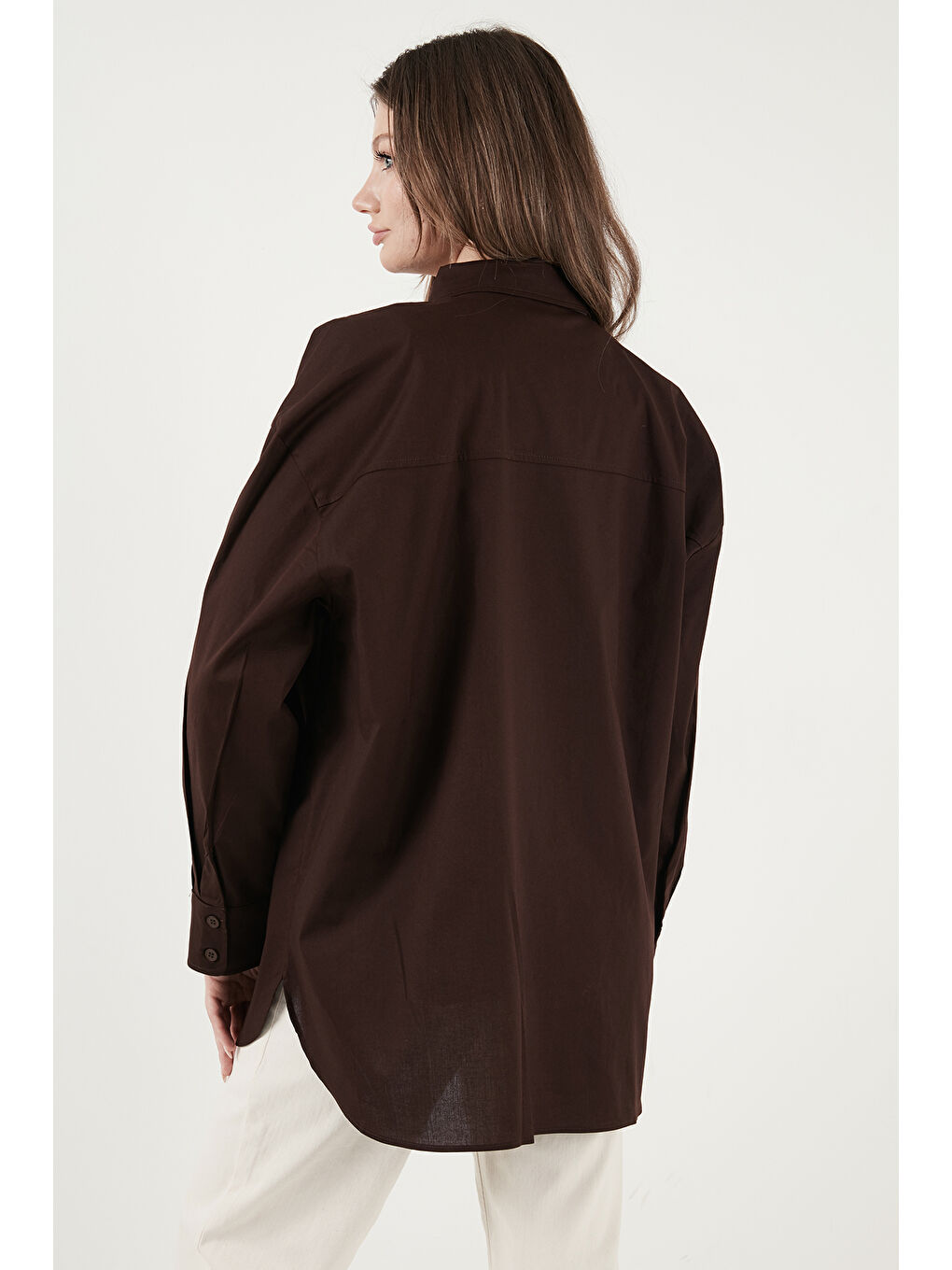 Kahverengi Relaxed Fit Fular Detaylı Klasik Yaka Göğüs Cepli Kadın Gömlek 6925427-7