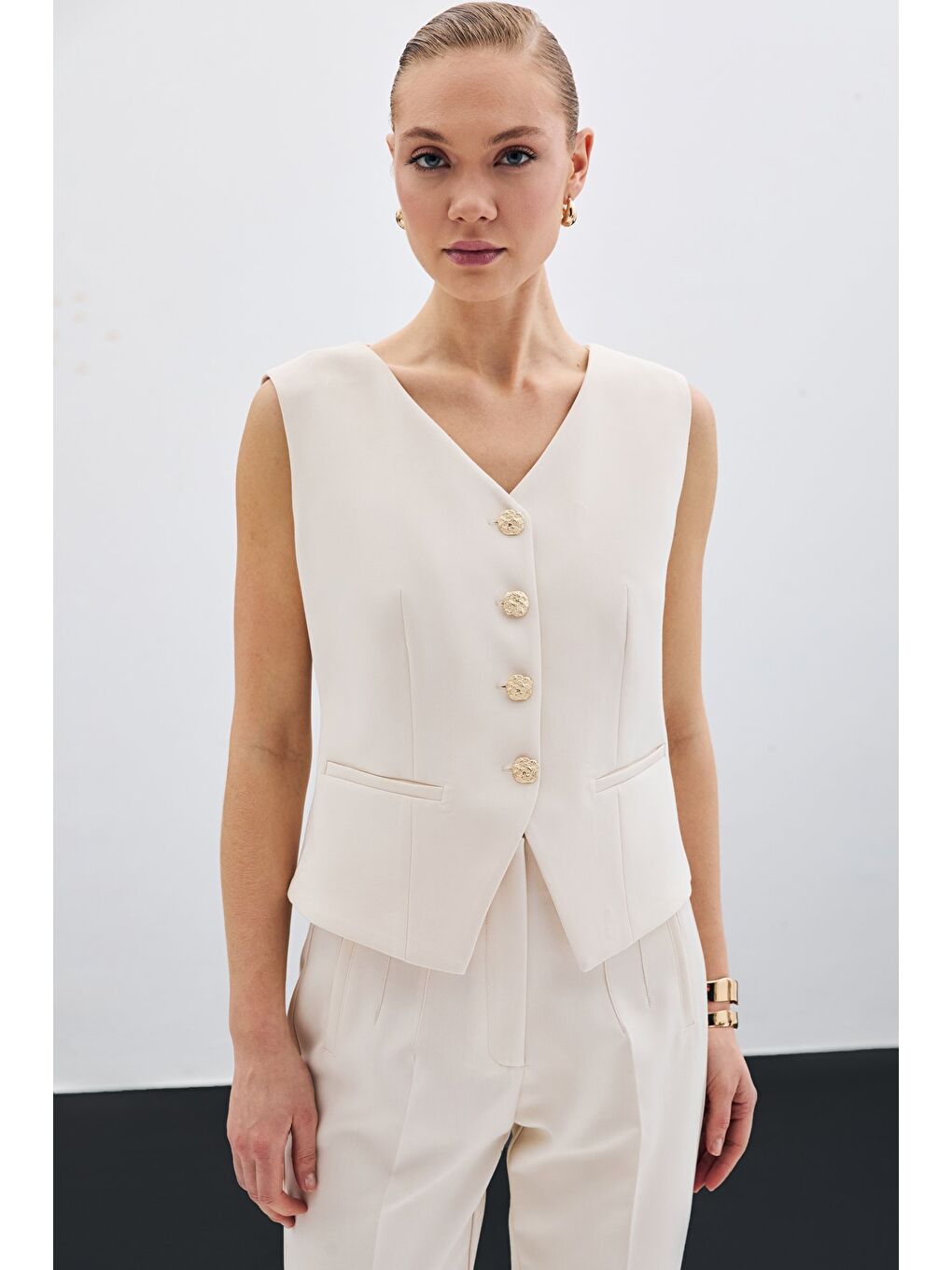 Düğmeli Kısa Yelek - Bej