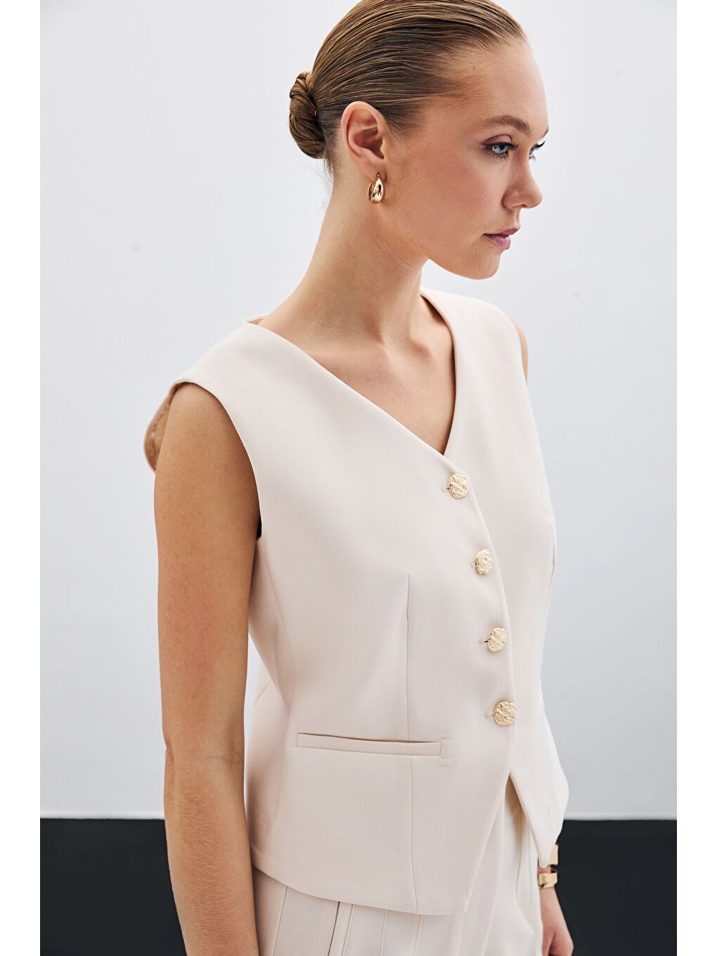 Düğmeli Kısa Yelek - Bej-1