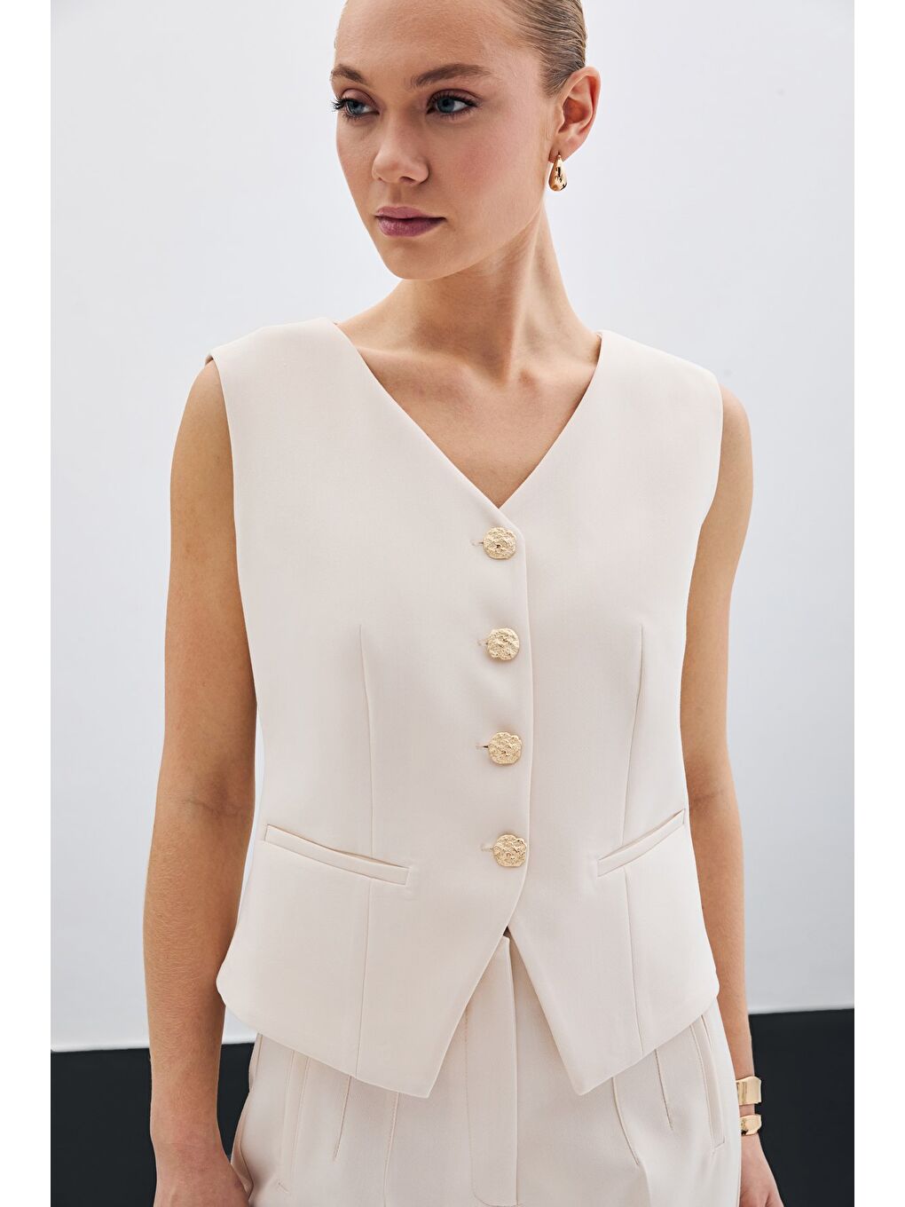 Düğmeli Kısa Yelek - Bej-3