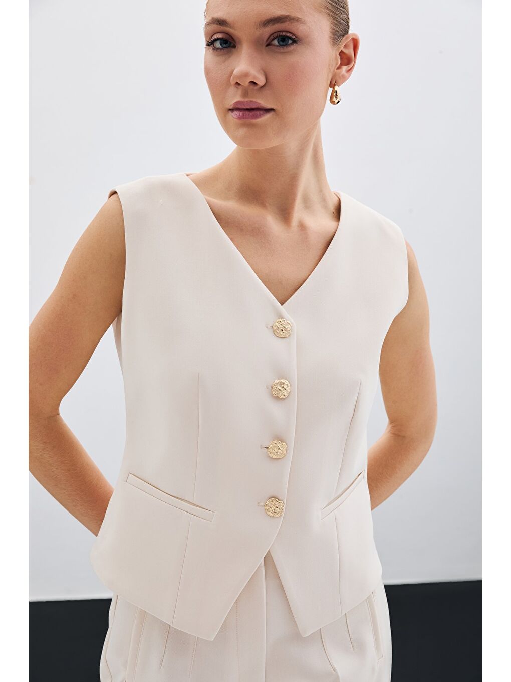 Düğmeli Kısa Yelek - Bej-4