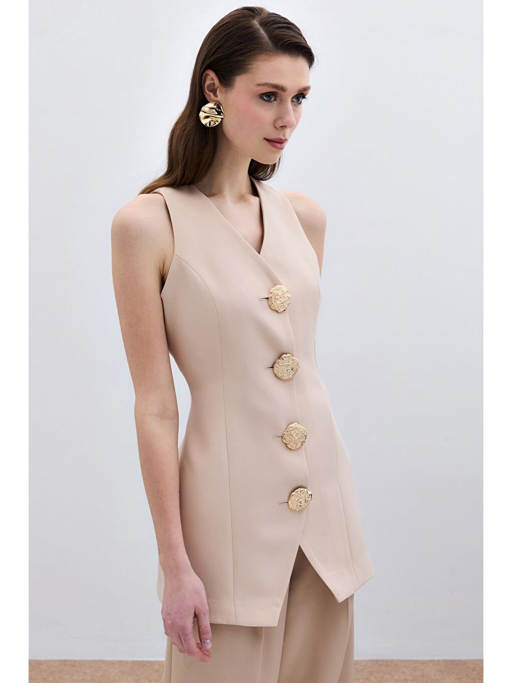 Gold Düğmeli Yelek - Bej