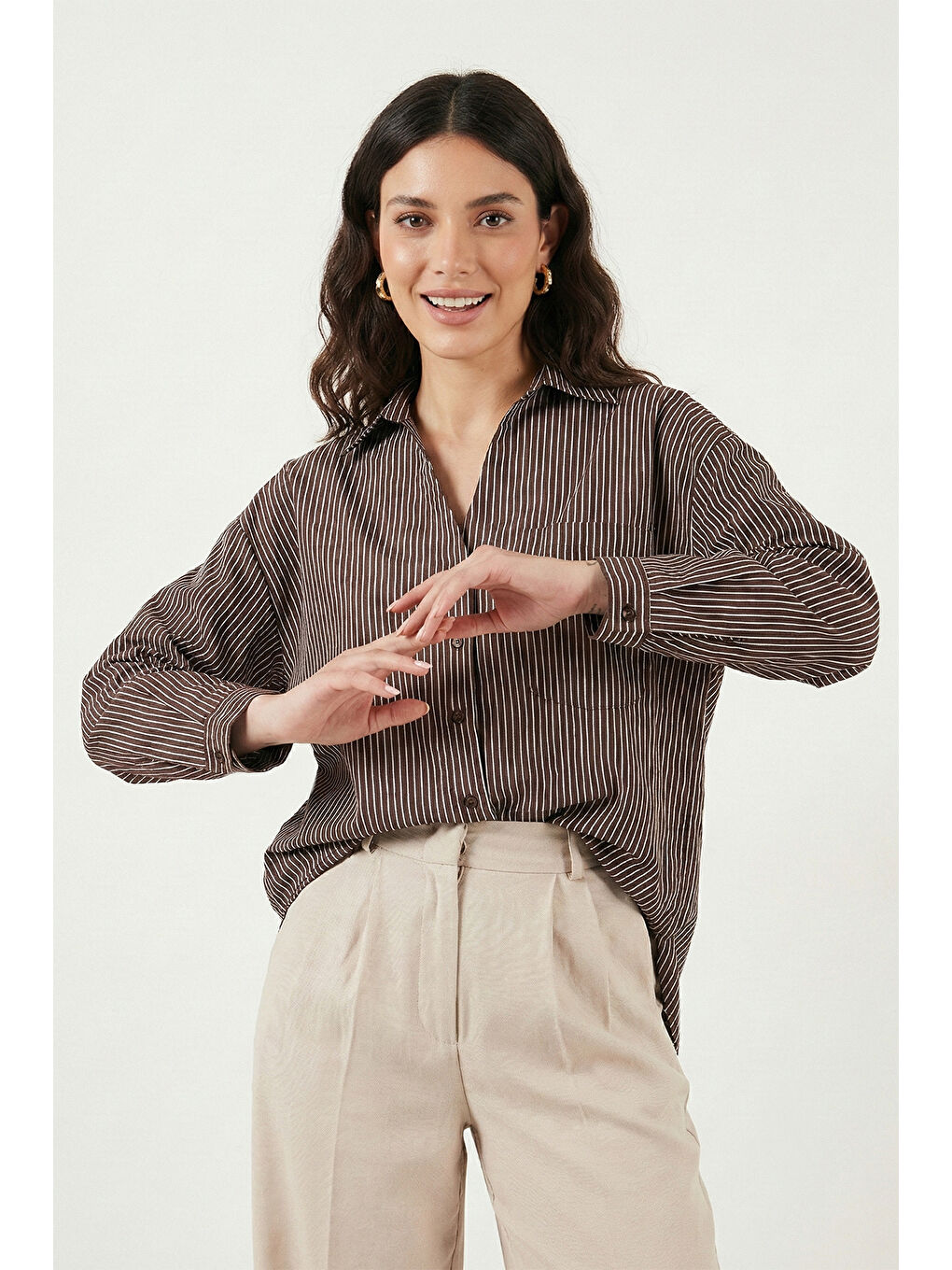 Kahverengi Çizgili Oversize Fit Klasik Yaka Uzun Kollu Kadın Gömlek 6925437-3