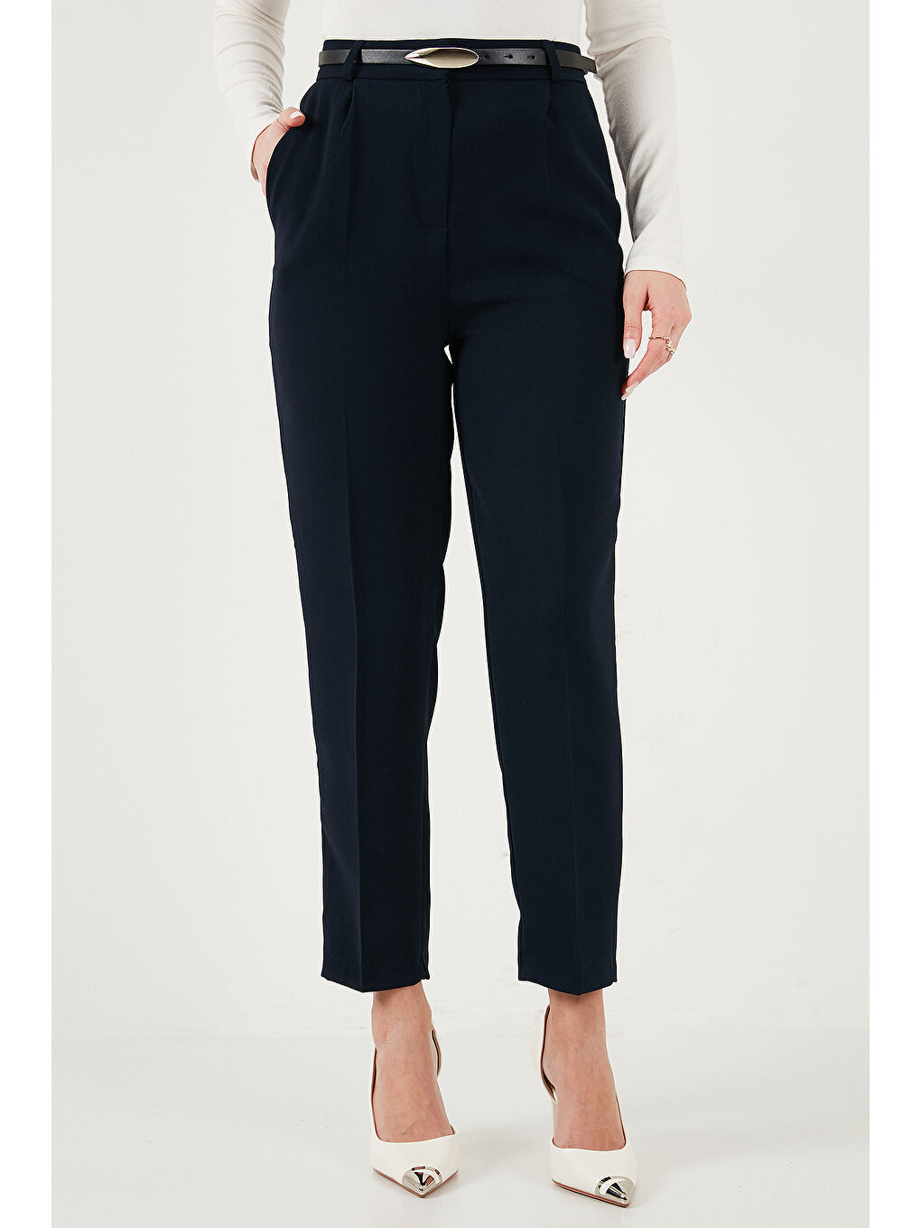 Lacivert Tapered Fit Yüksek Bel Daralan Paça Kemerli Havuç Kadın Pantolon 6923854-4