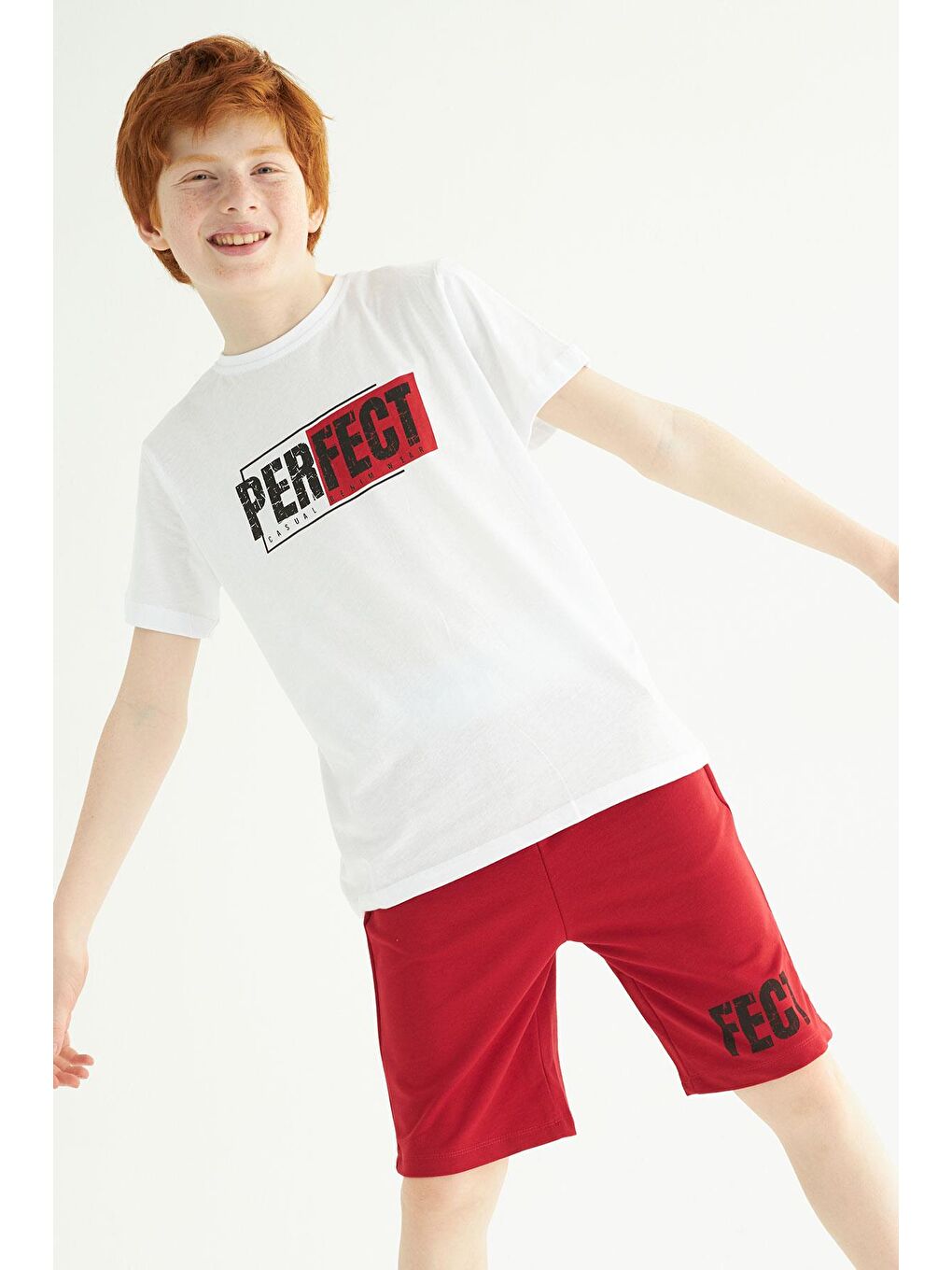 Kısa Kol Yazı Baskılı Beyaz Kırmızı Renk Erkek Çocuk Kaprili Takım-3
