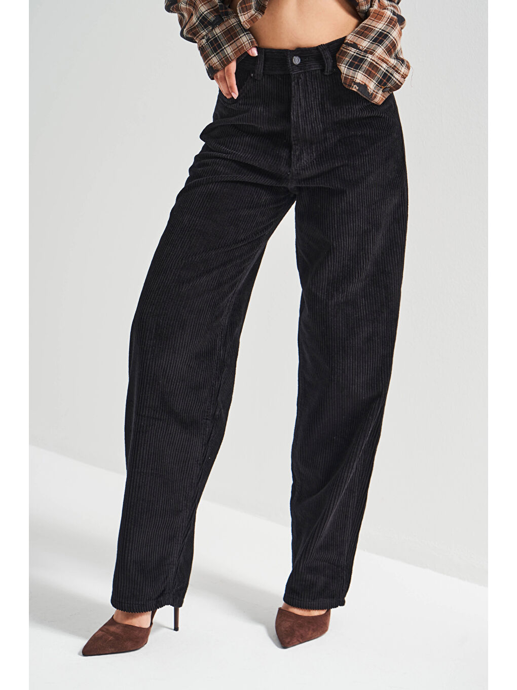 Kadın Siyah Renk Cindy 26w5-1 Skater Fit Kalın Fitilli Kadife Velvet Kumaş Pantolon