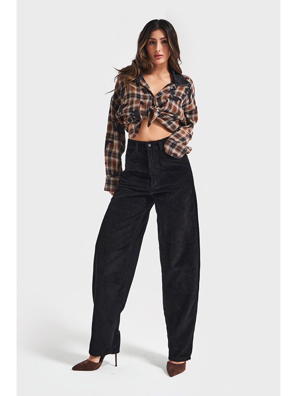 Kadın Siyah Renk Cindy 26w5-1 Skater Fit Kalın Fitilli Kadife Velvet Kumaş Pantolon-1