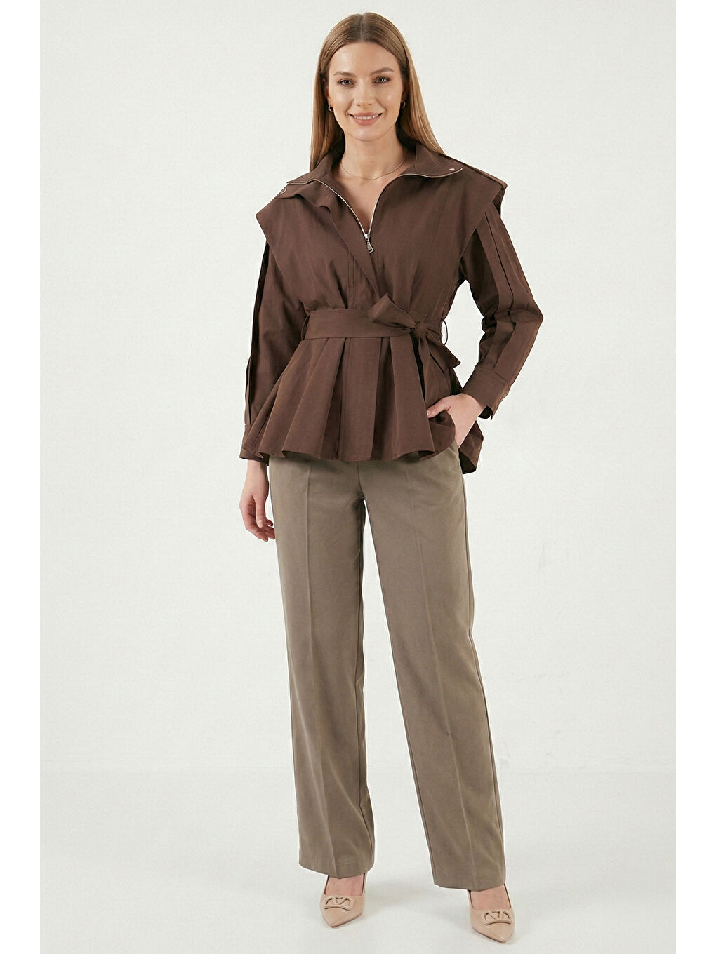 Kahverengi Regular Fit Dik Yaka Geniş Omuzlu Kuşaklı Kadın Trençkot 6927623-2