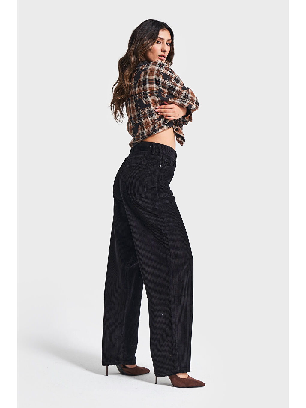 Kadın Siyah Renk Cindy 26w5-1 Skater Fit Kalın Fitilli Kadife Velvet Kumaş Pantolon-3