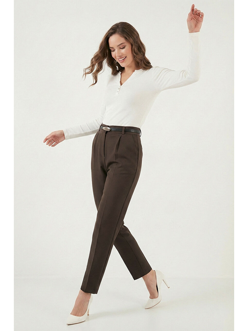 Kahverengi Tapered Fit Yüksek Bel Daralan Paça Kemerli Havuç Kadın Pantolon 6923854-2