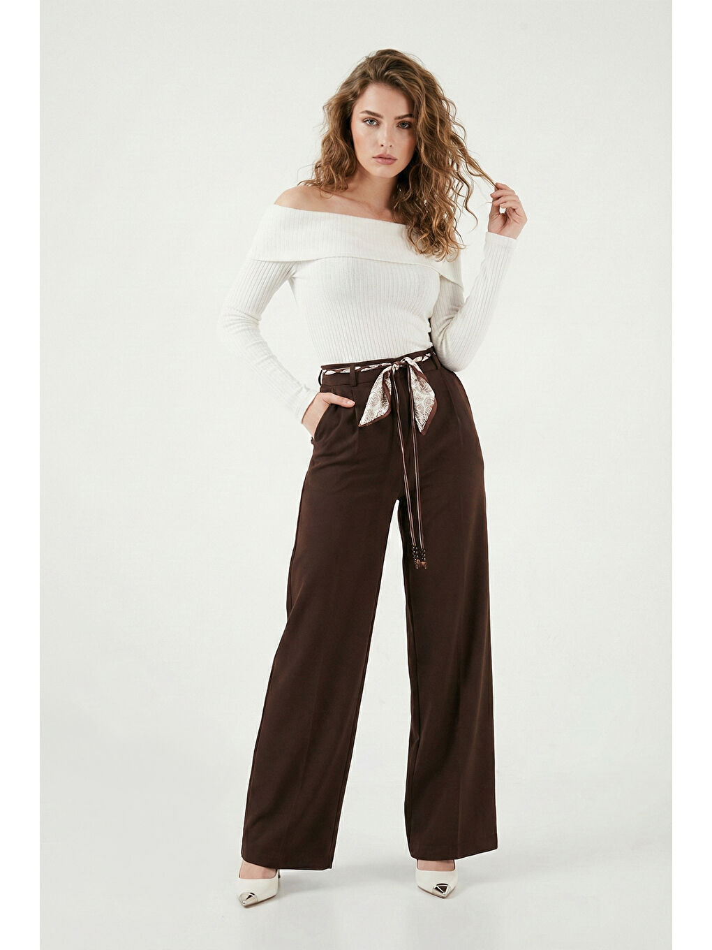 Kahverengi Regular Fit Yüksek Bel Düz Paça Fular Kemerli Kadın Pantolon 6923860-2