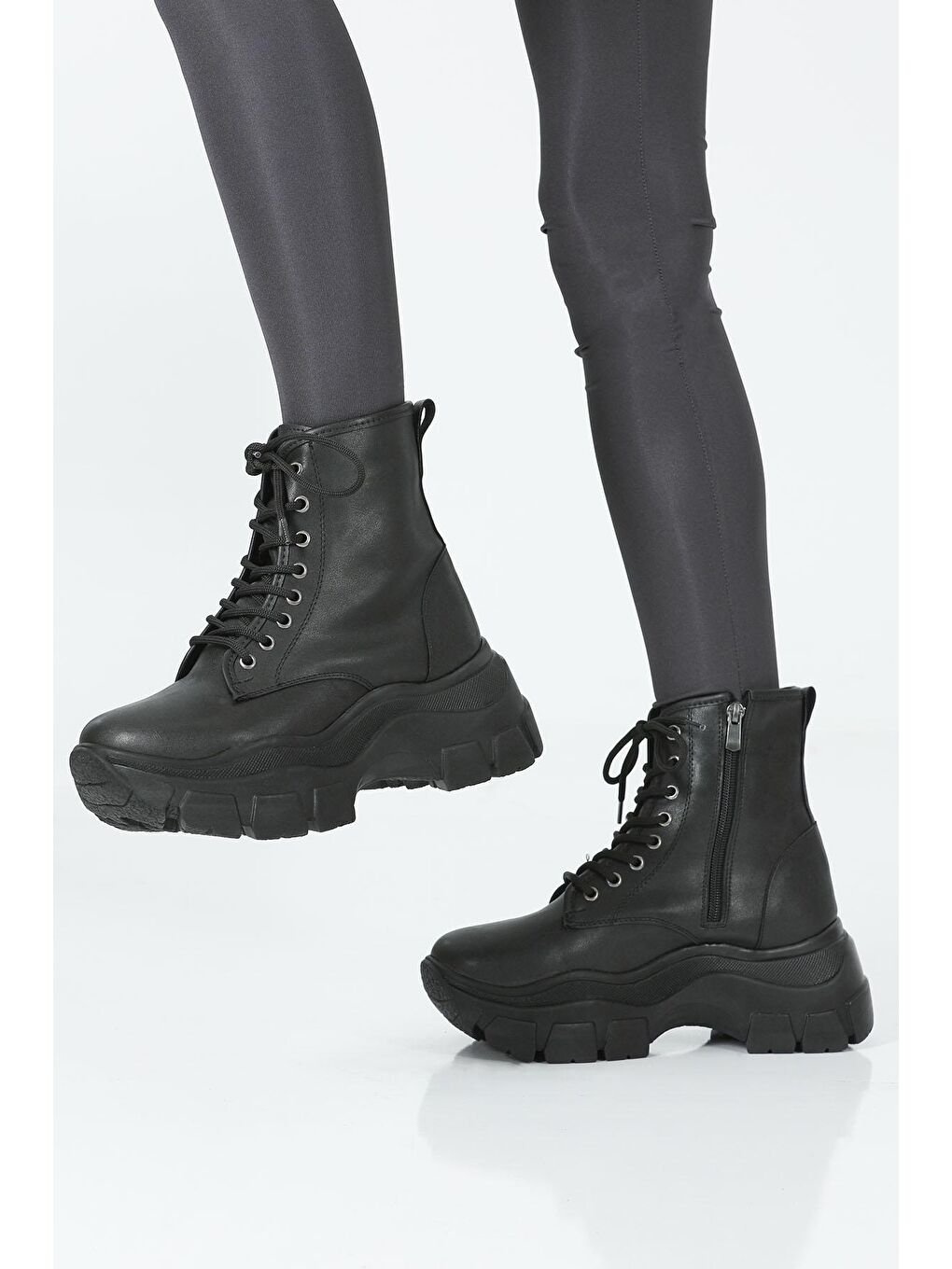 Siyah Kadın Yüksek Taban Fermuarlı Bot