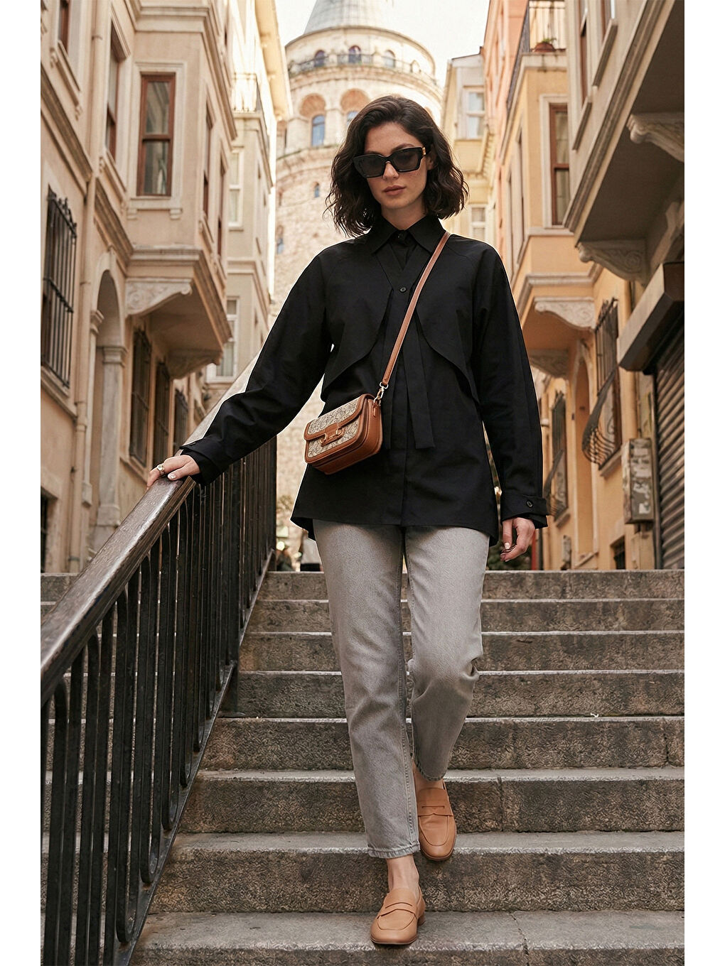 Siyah Pamuklu Relaxed Fit Bağlama Detaylı Kadın Gömlek 6925408-1