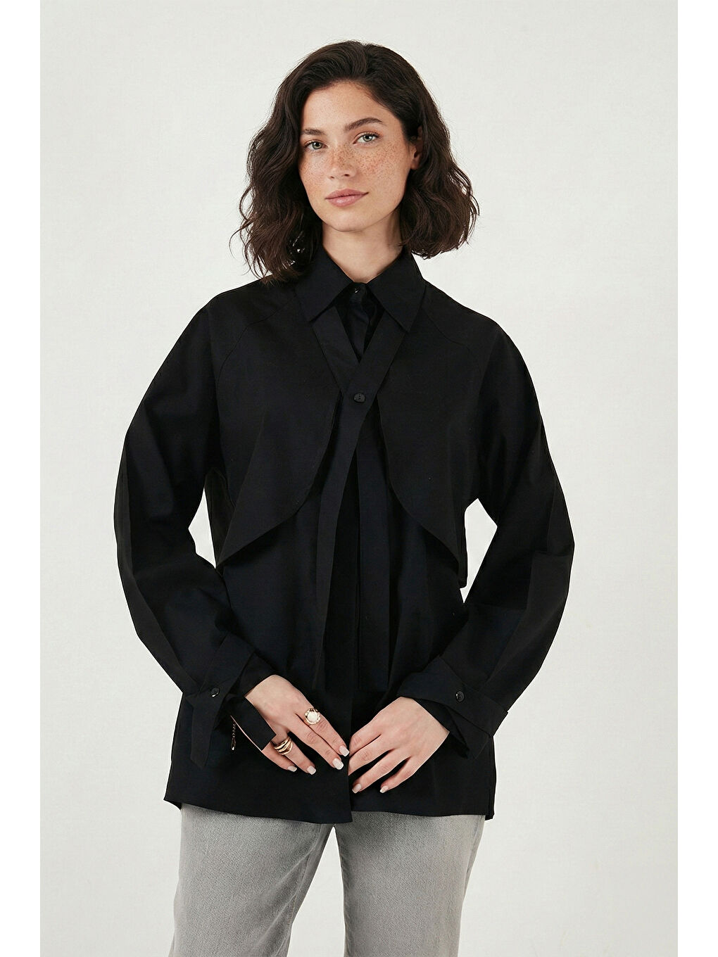 Siyah Pamuklu Relaxed Fit Bağlama Detaylı Kadın Gömlek 6925408-2