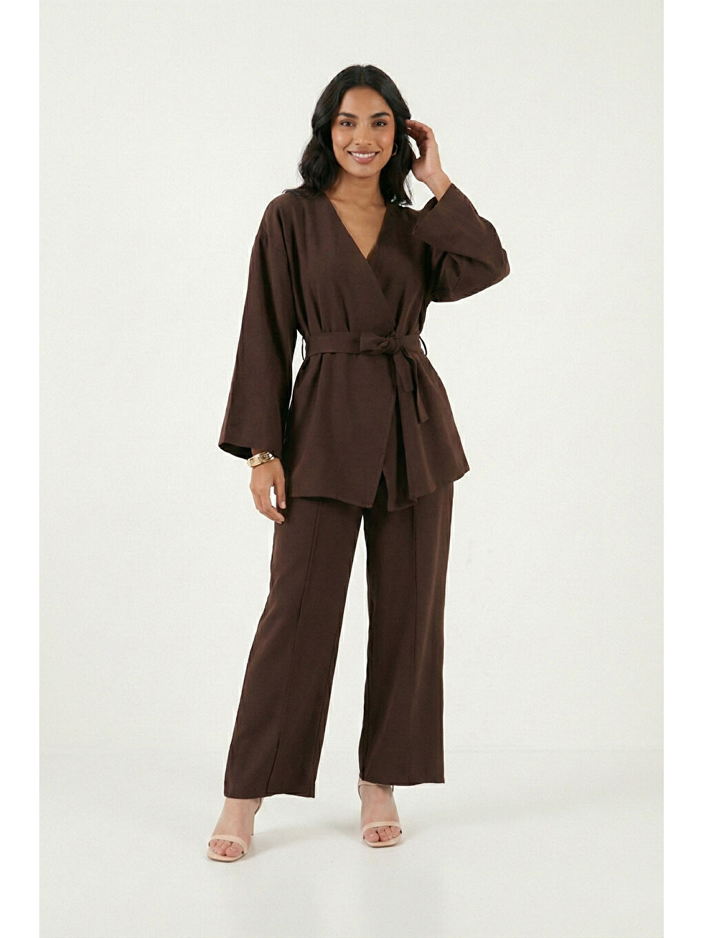 Kahverengi Regular Fit Bağlama Detaylı V Yaka Uzun Kollu Çimalı Kadın Takım 6928892-3