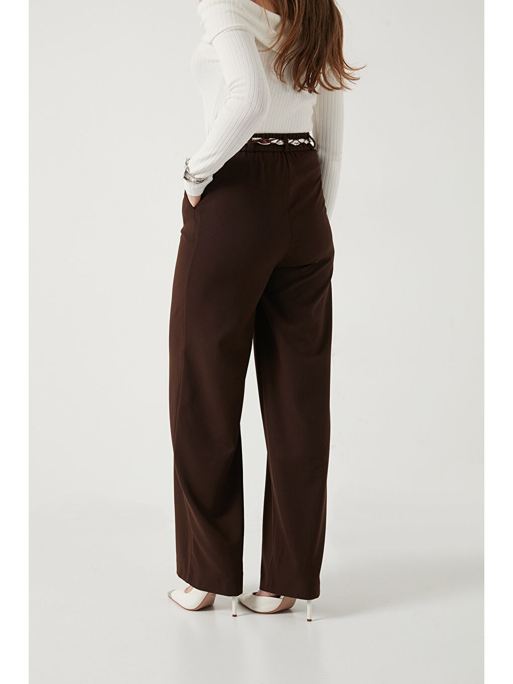 Kahverengi Regular Fit Yüksek Bel Düz Paça Fular Kemerli Kadın Pantolon 6923860-6