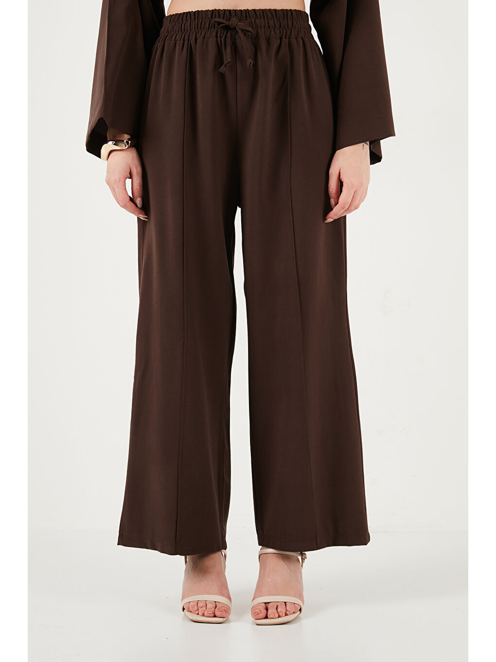 Kahverengi Regular Fit Bağlama Detaylı V Yaka Uzun Kollu Çimalı Kadın Takım 6928892-5