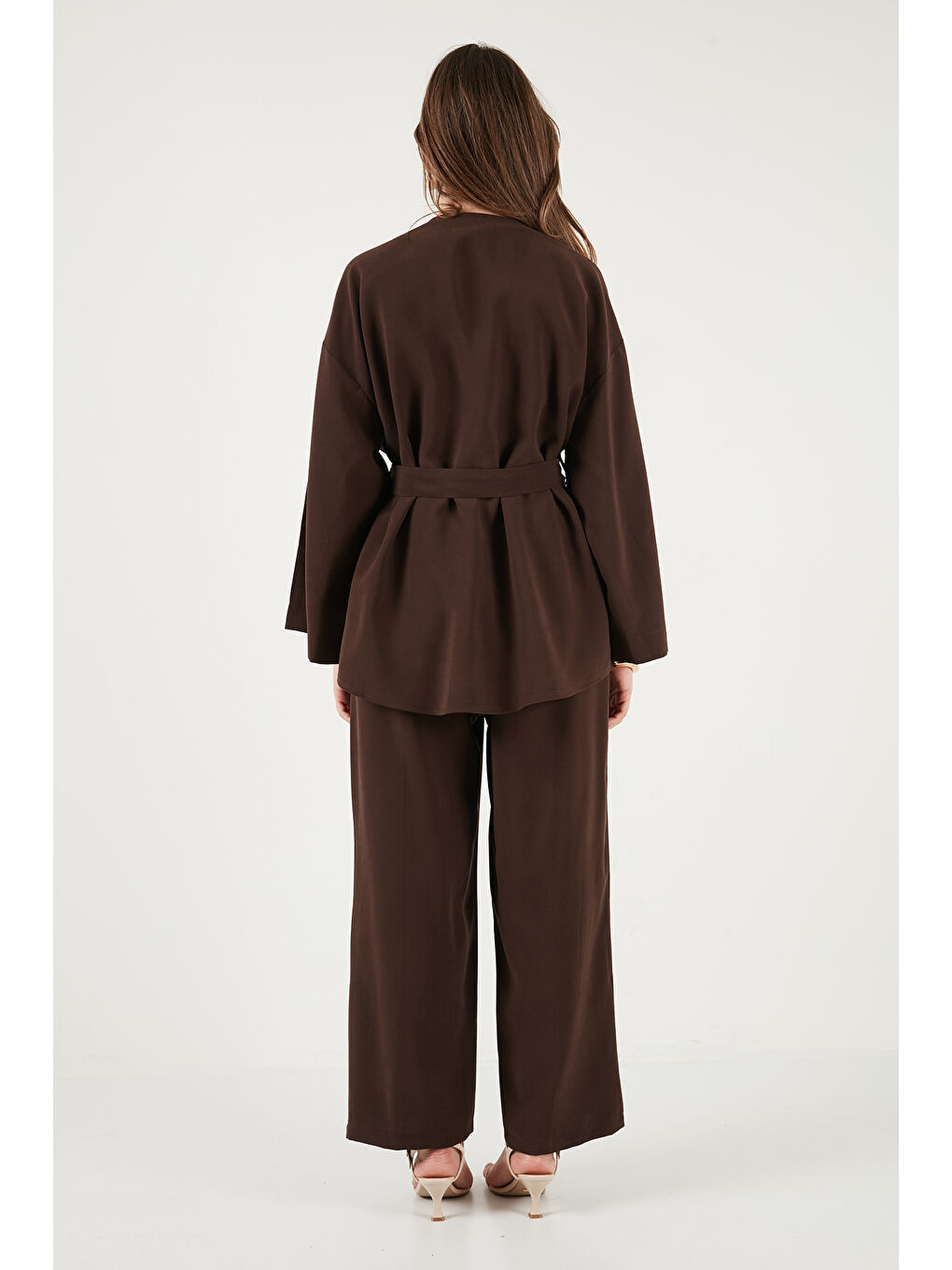 Kahverengi Regular Fit Bağlama Detaylı V Yaka Uzun Kollu Çimalı Kadın Takım 6928892-6