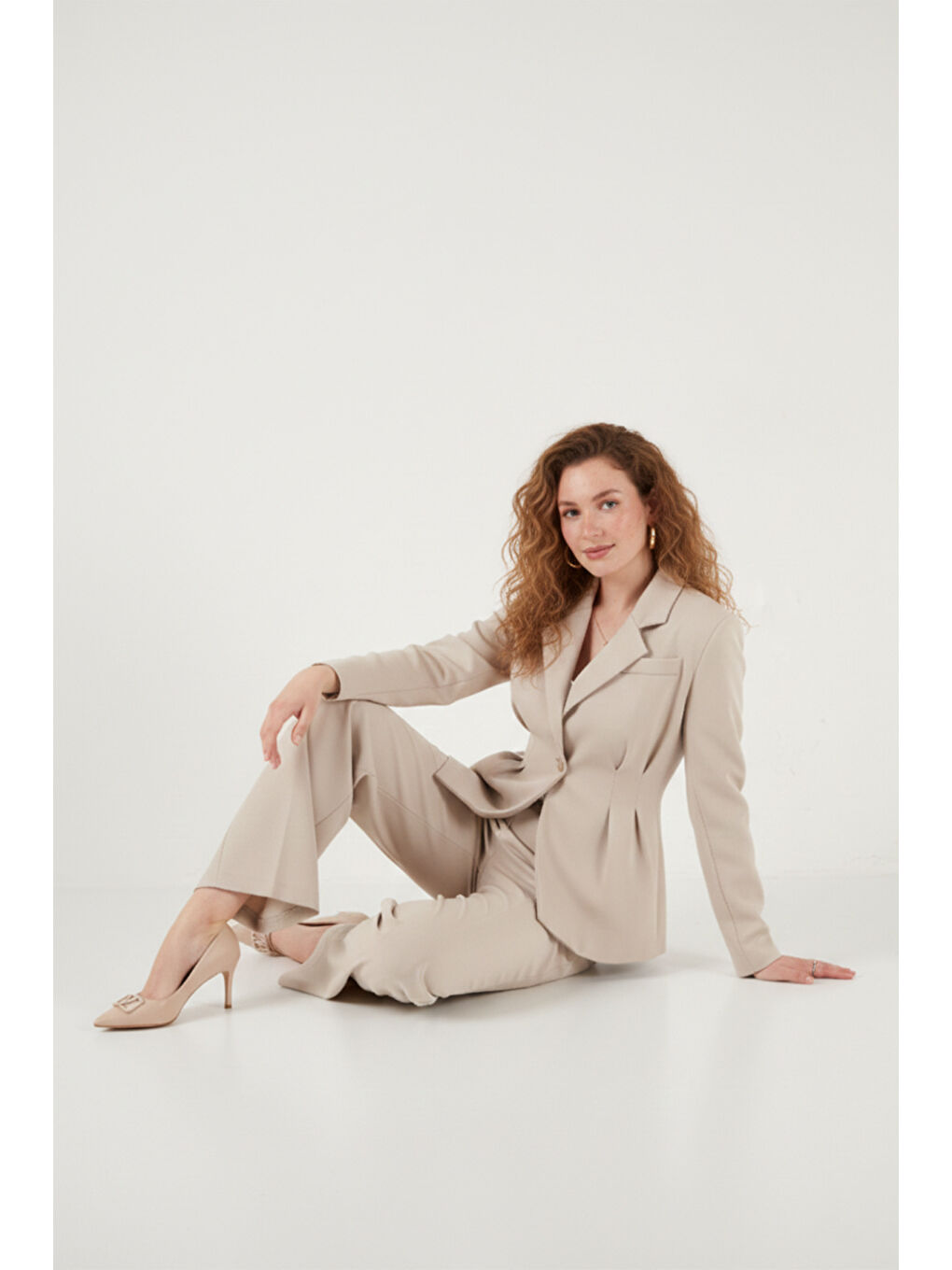 Bej Slim Fit Kruvaze Yaka Pileli Bele Oturan Kadın Takım 6928884-1