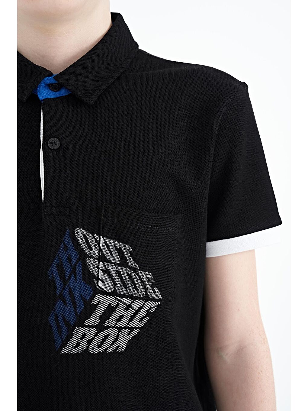 Siyah Ön Cep Detaylı Baskılı Standart Kalıp Polo Yaka Erkek Çocuk Tişört - 11102-2