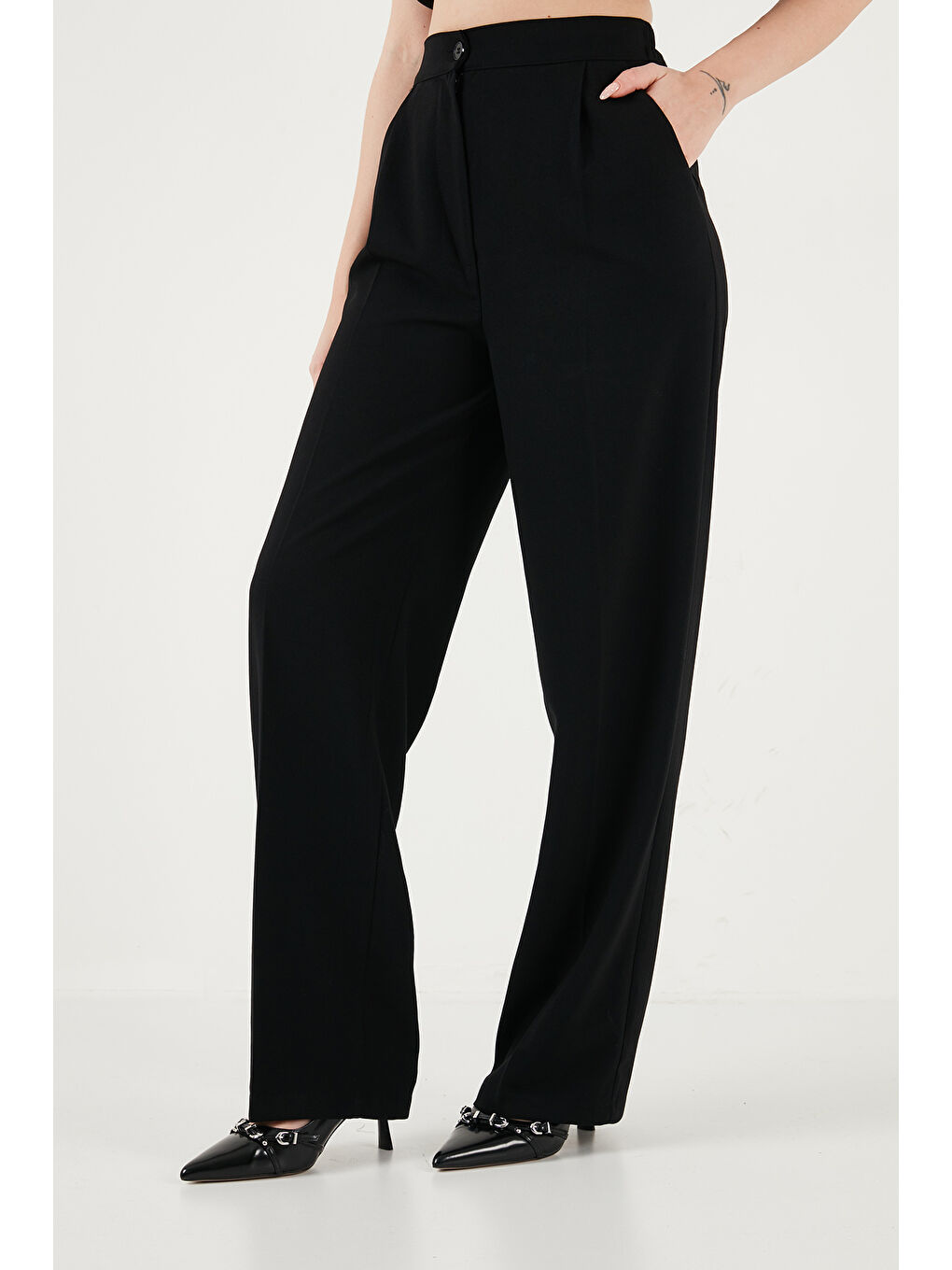 Siyah Regular Fit Beli Büzgülü Kısa Kollu Kadın Takım 6928870-2