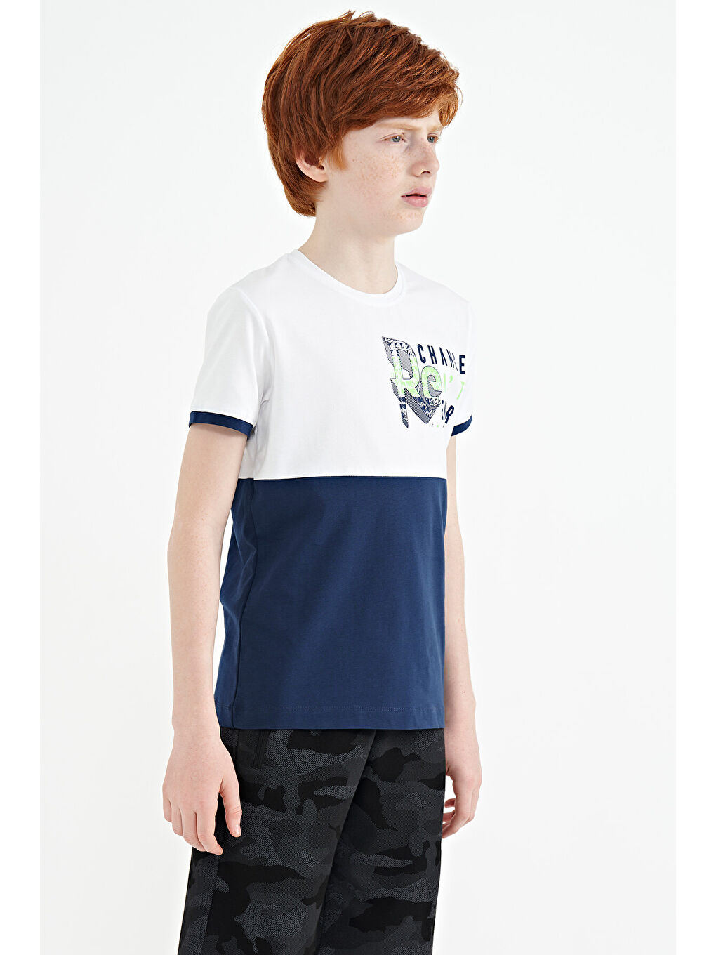 Beyaz Baskı Detaylı Renk Bloklu Standart Kalıp O Yaka Erkek Çocuk Tişört - 11107-4