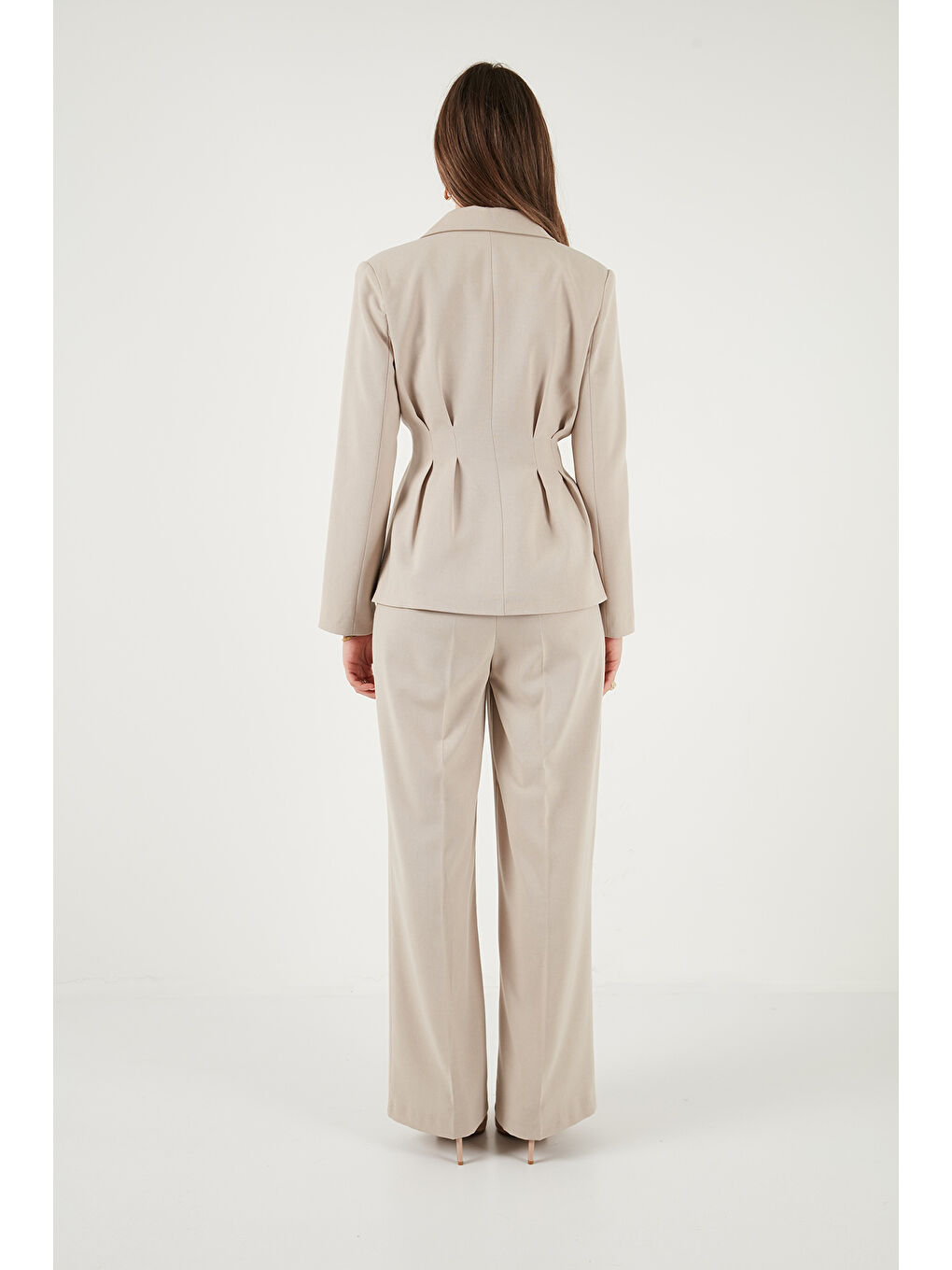 Bej Slim Fit Kruvaze Yaka Pileli Bele Oturan Kadın Takım 6928884-6