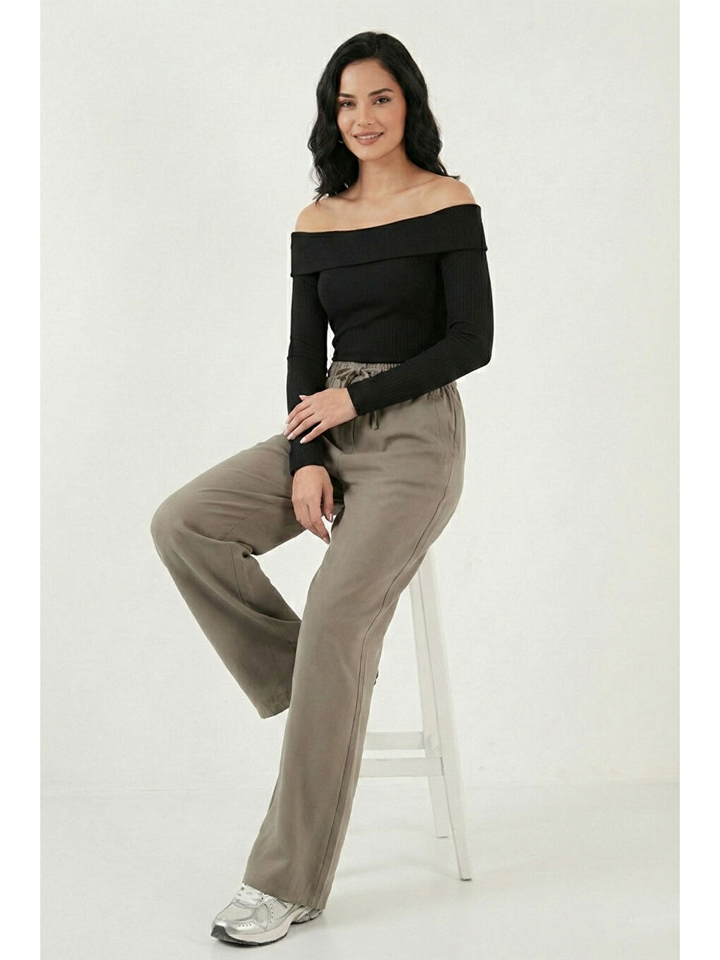 Haki Relaxed Fit Yüksek Bel Bol Paça Bağlamalı Kadın Pantolon 6923874-2