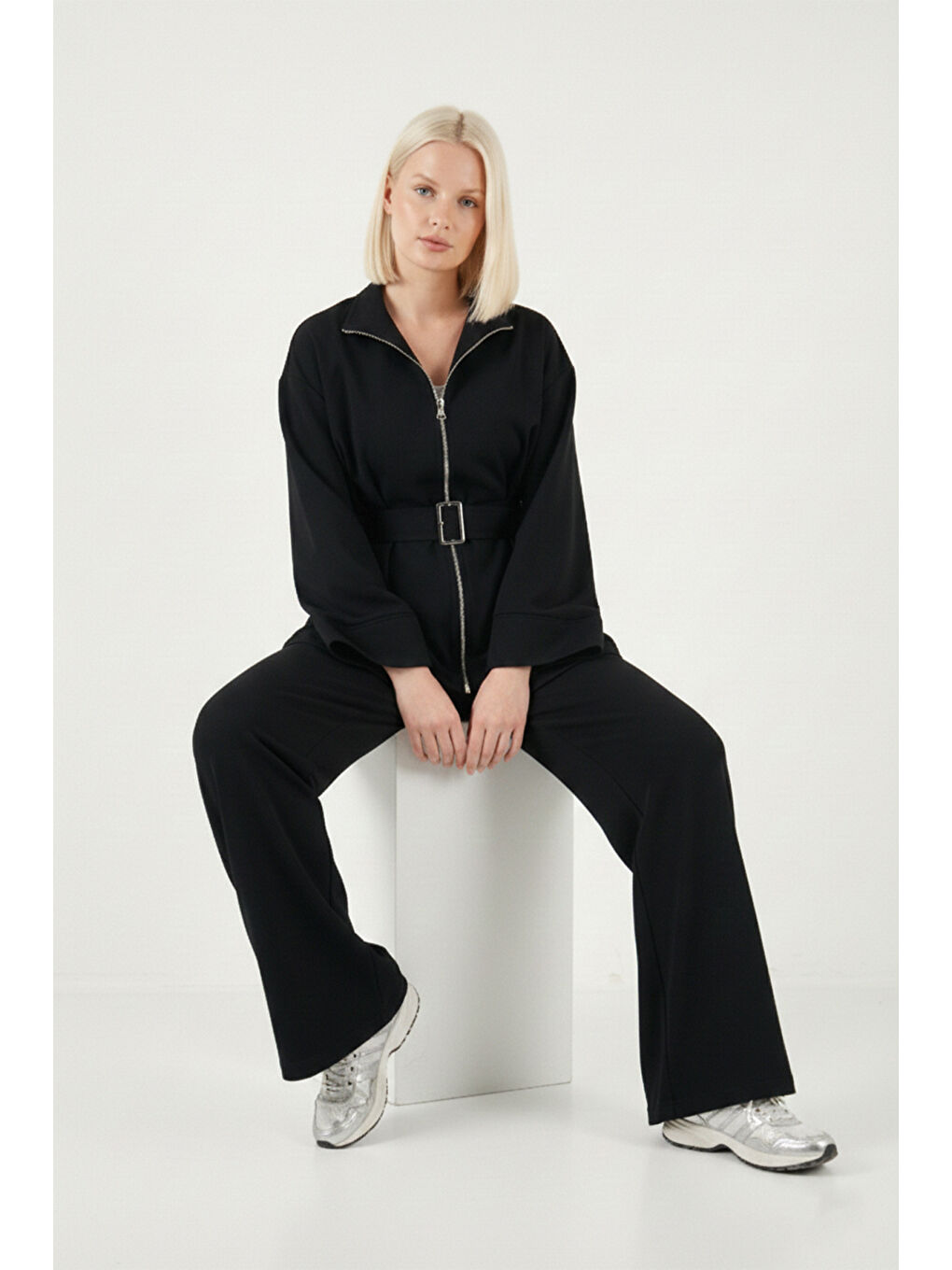 Siyah Regular Fit Kemer Detaylı Fermuarlı Geniş Paçalı Kadın Takım 6928879-1