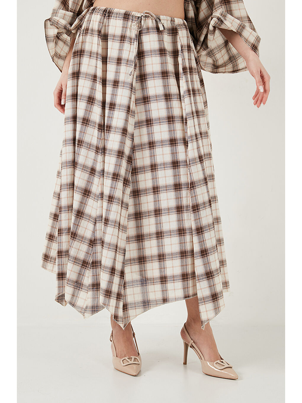 Kahverengi Pamuklu Relaxed Fit Asimetrik Kareli Kadın Midi Etek 6921284-5