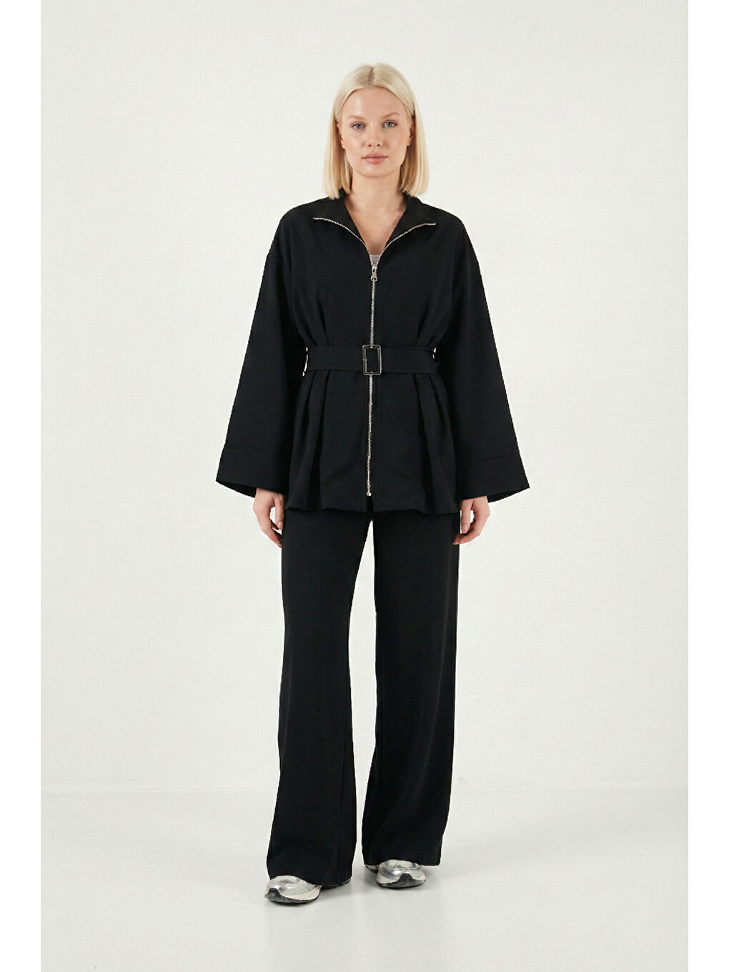 Siyah Regular Fit Kemer Detaylı Fermuarlı Geniş Paçalı Kadın Takım 6928879-2