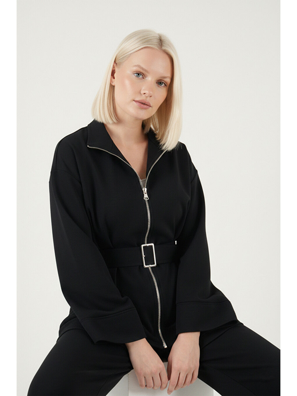 Siyah Regular Fit Kemer Detaylı Fermuarlı Geniş Paçalı Kadın Takım 6928879-4