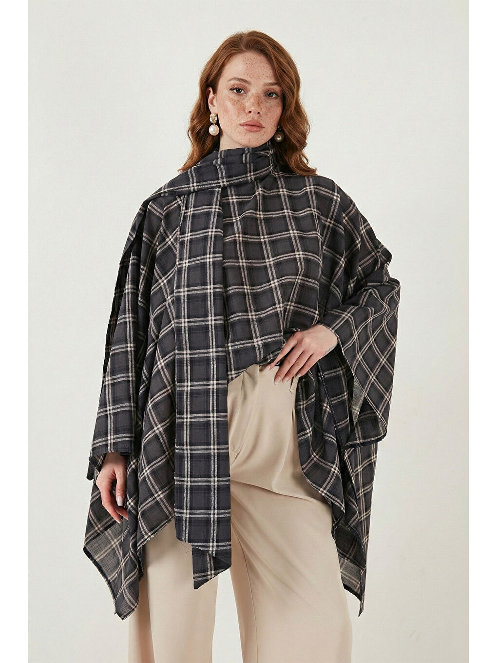 Lacivert Ekoseli Pamuklu Oversize Fit Fular Yakalı Kadın Panço 6925472-2