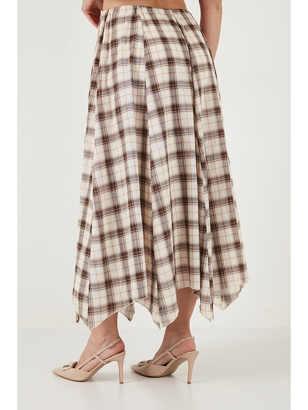 Kahverengi Pamuklu Relaxed Fit Asimetrik Kareli Kadın Midi Etek 6921284-6