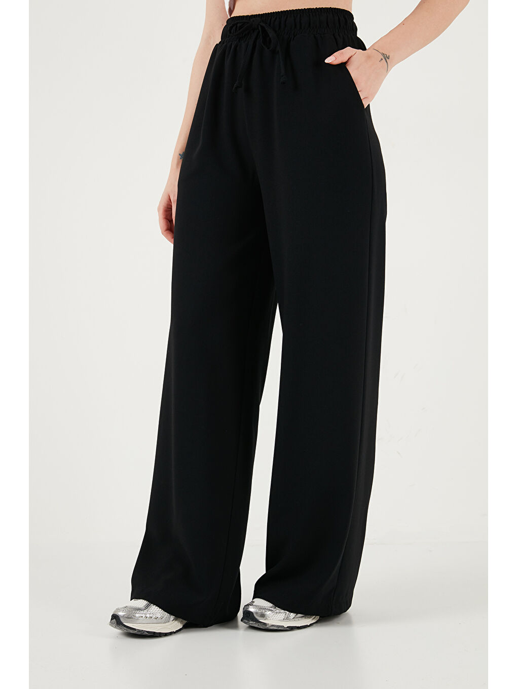 Siyah Regular Fit Kemer Detaylı Fermuarlı Geniş Paçalı Kadın Takım 6928879-5