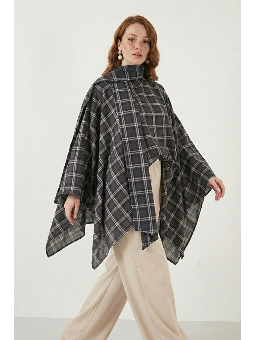 Lacivert Ekoseli Pamuklu Oversize Fit Fular Yakalı Kadın Panço 6925472-3