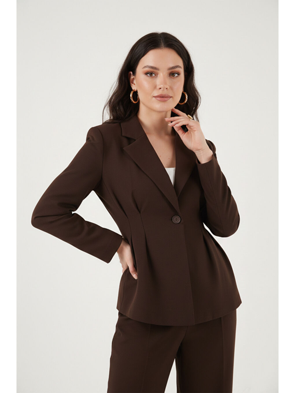 Kahverengi Slim Fit Kruvaze Yaka Pileli Bele Oturan Kadın Takım 6928884-4