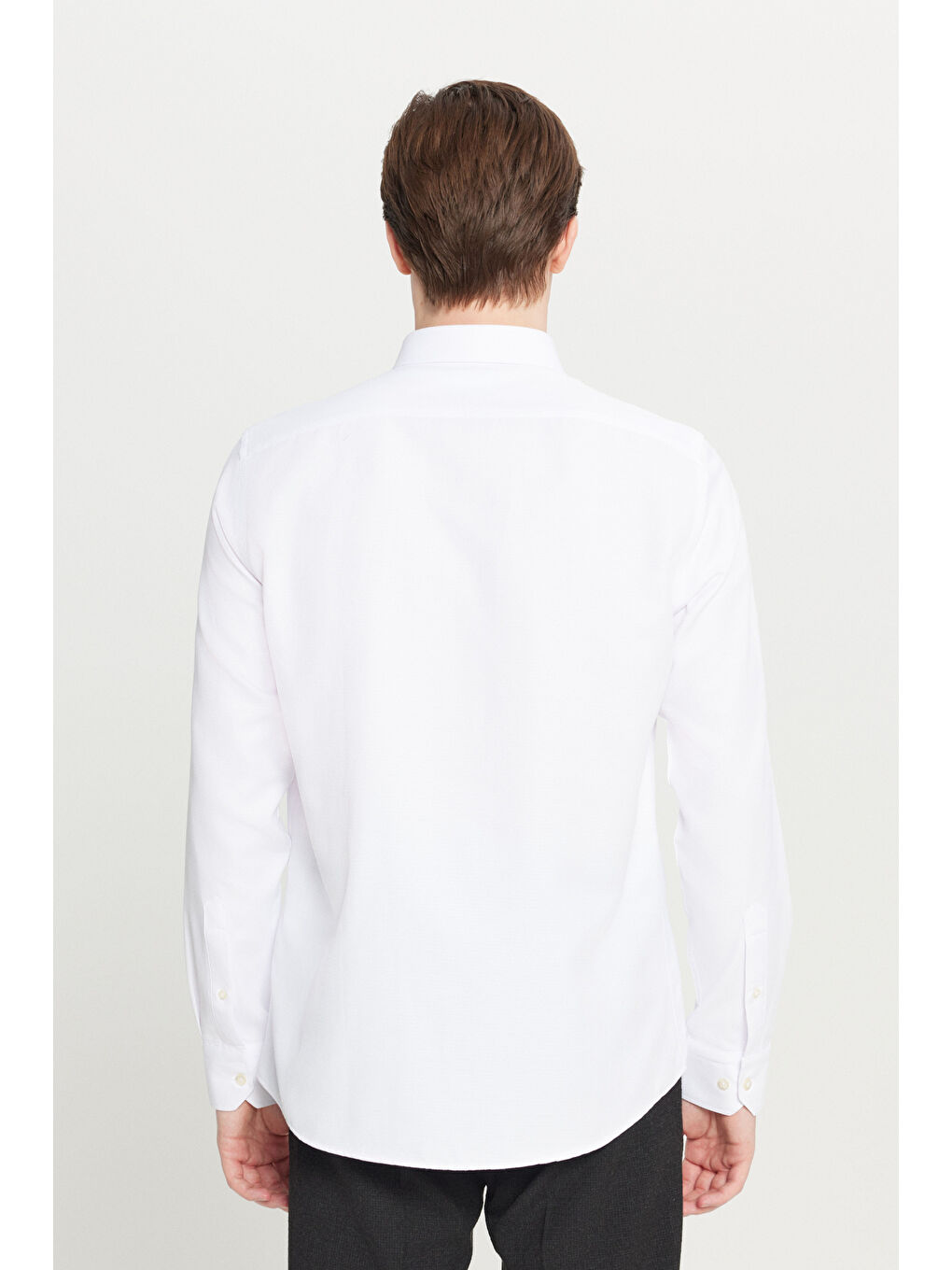 Erkek Beyaz Pamuklu Tailored Slim Fit Dar Kesim Düğmeli Yaka Armürlü Gömlek-4