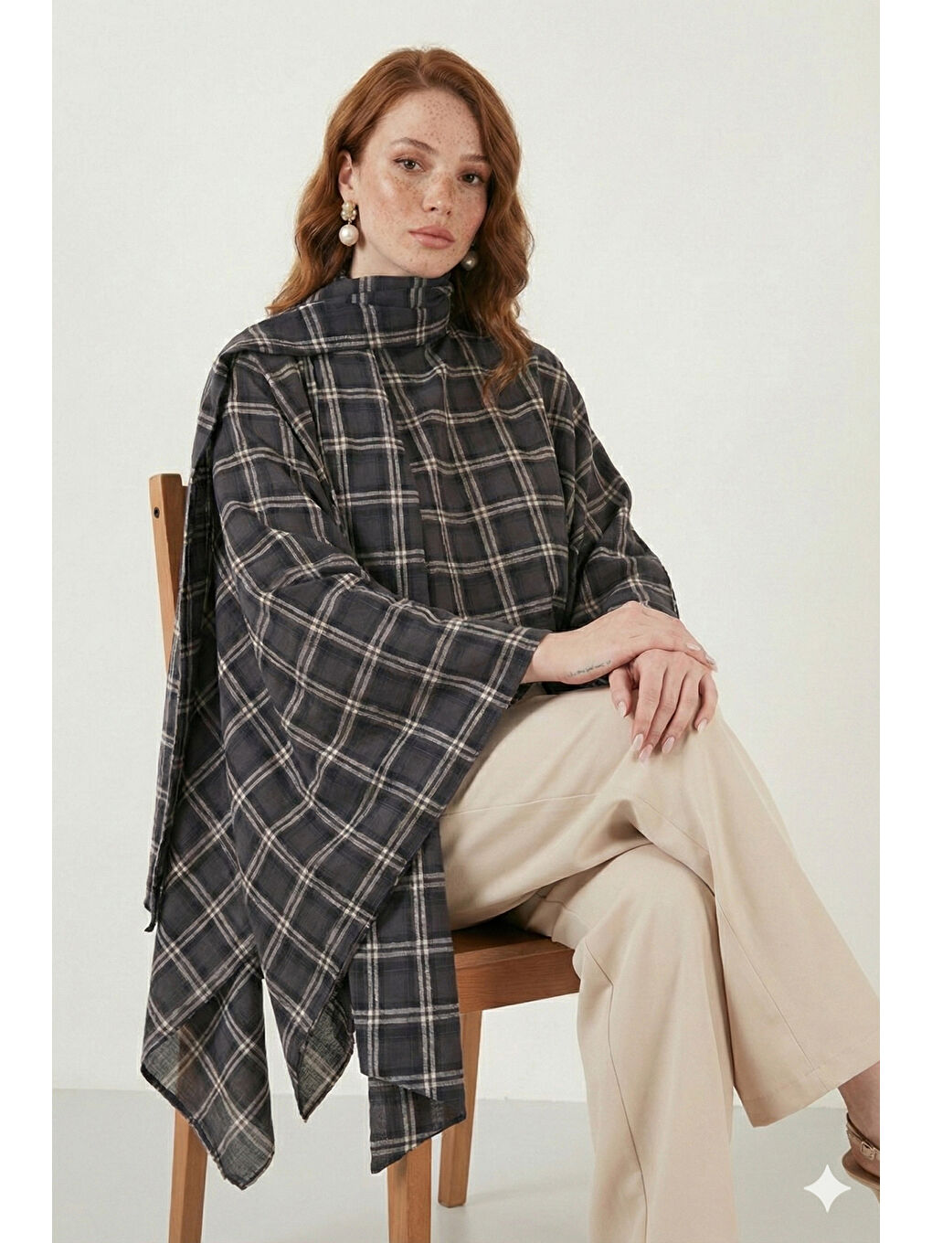 Lacivert Ekoseli Pamuklu Oversize Fit Fular Yakalı Kadın Panço 6925472-5