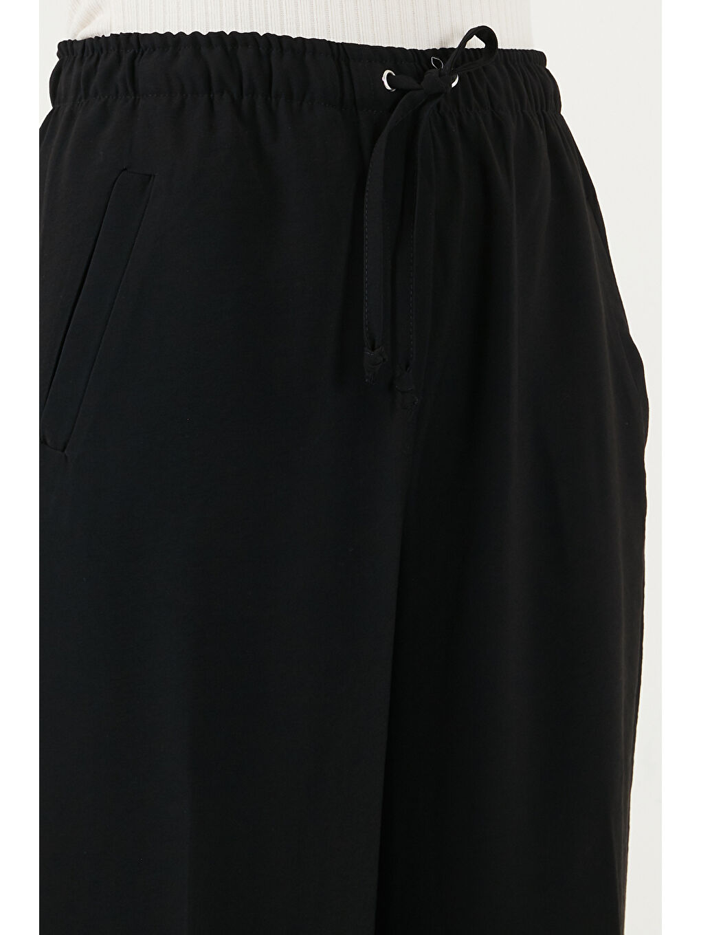 Siyah Relaxed Fit Yüksek Bel Bol Paça Bağlamalı Kadın Pantolon 6923874-5